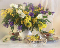 Без бренда «Натюрморт из мимоз и колокольчиков» в Екатеринбурге 