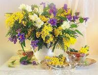 Без бренда «Букет из мимозы и колокольчиков в вазе» в Екатеринбурге  в интернет-магазине  в Екатеринбурге Без бренда «Букет из мимозы и колокольчиков в вазе» в Екатеринбурге