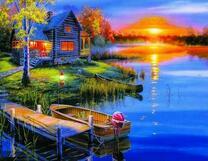 Одинокий домик у озера и лодка